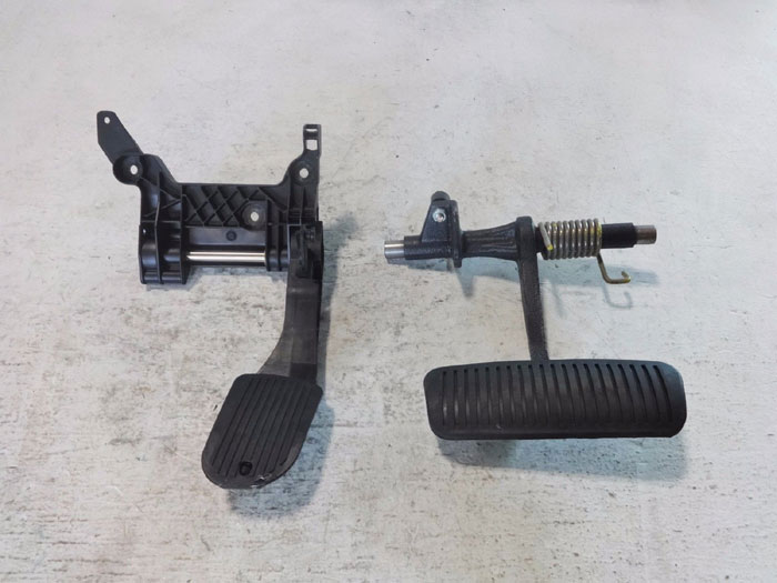 HYSTER BRAKE PEDAL & GAS PEDAL SET 8547128  PA+30GF