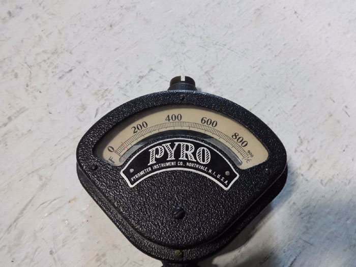 PYROMETER INSTRUMENT CO. SURFACE PYROMETER MODEL 33