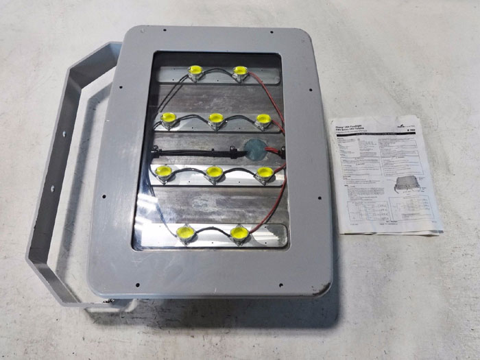 COOPER CROUSE-HINDS CHAMP LED FLOODLIGHT FMV11LCY/UNV1  76