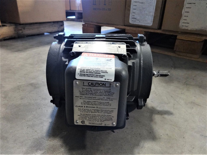 TOSHIBA HIGH EFFICIENCY 3-PHASE INDUCTION MOTOR .5 HP TYPE IK MODEL 4PAX50N3GCNZ