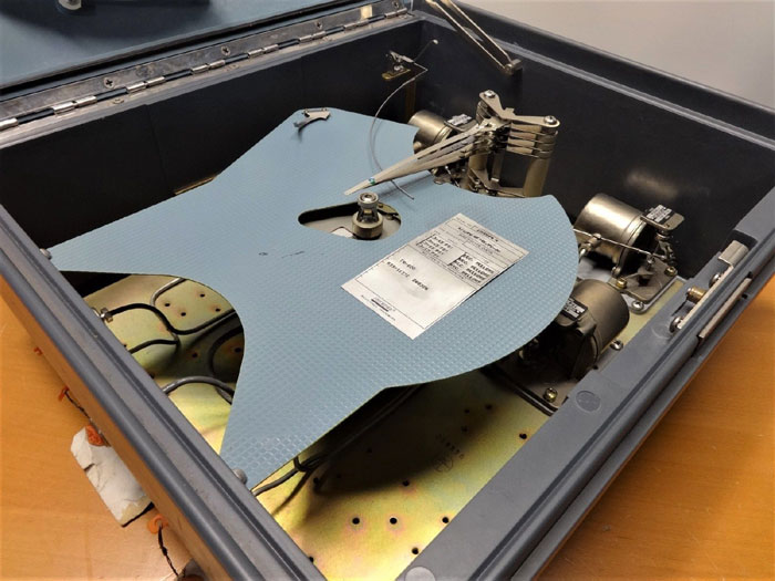 FOXBORO PNEUMATIC CIRCULAR CHART DRIVE RECORDER M/40PRRFX4F/PC00