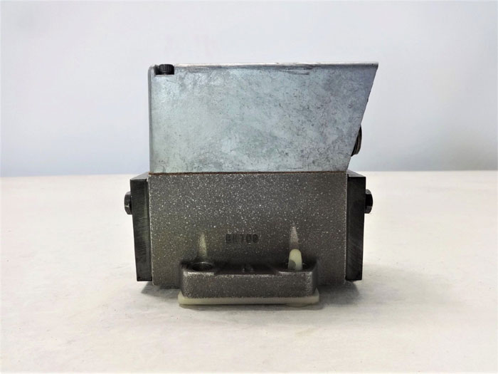 MOOG HYDRAULIC SERVO VALVE, 3000 PSI, MODEL# -062F120, TYPE# S75FOFMAVBR