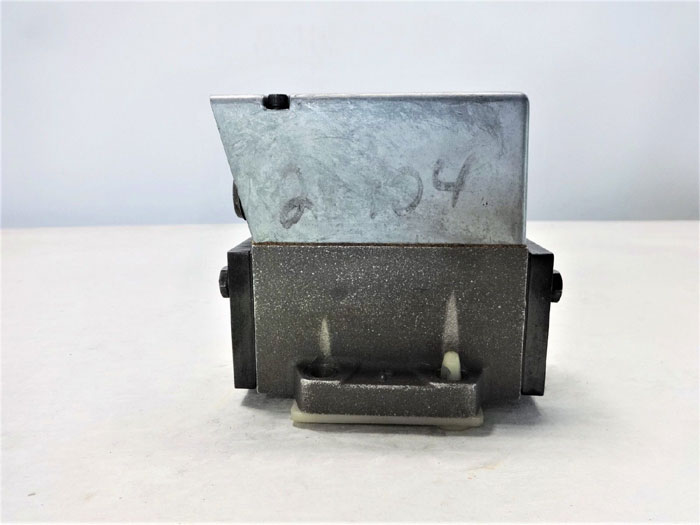 MOOG HYDRAULIC SERVO VALVE, 3000 PSI, MODEL# -062F120, TYPE# S75FOFMAVBR