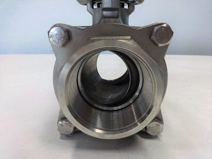 2 NPT 3 PIECE FULL PORT THREADED BALL VALVE CF8M 1000 WOG OVAL HANDLE