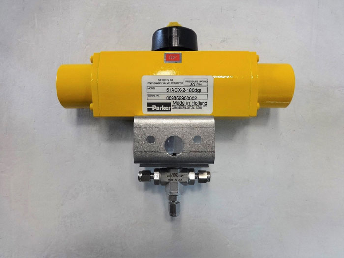 Parker 3-Way 1/8" Actuated SS Ball Valve B2XJ-61ACX-2, Actuator 61ACX-2-180dgr