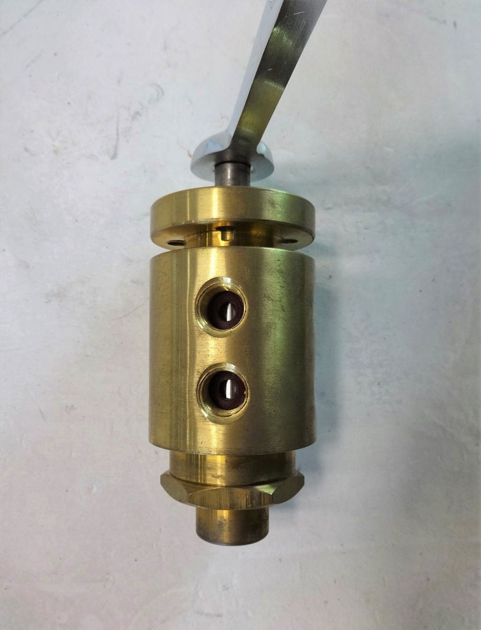 Conant 1/4" Multi-Port Stack Control Valve, Brass