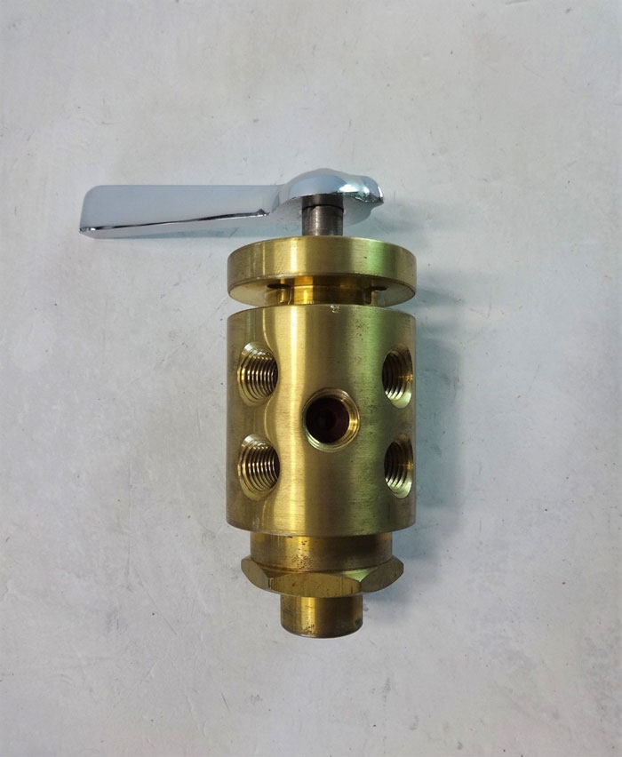 Conant 1/4" Multi-Port Stack Control Valve, Brass