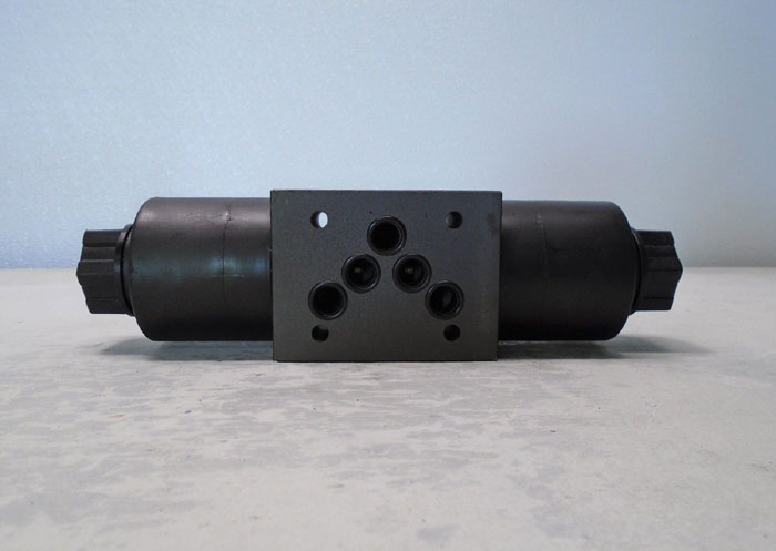 Hyvair Directional Valve D05SD-2F-24D-35