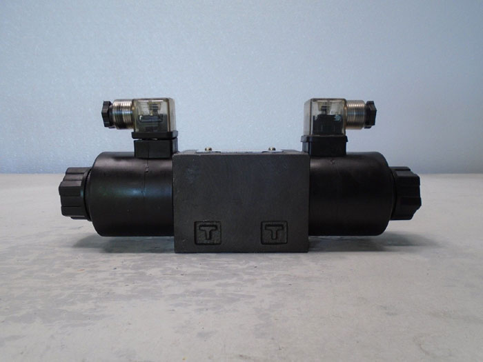 Hyvair Directional Valve D05SD-2B-24D-35