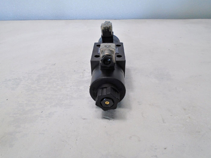 Hyvair Directional Valve D05SD-2B-24D-35