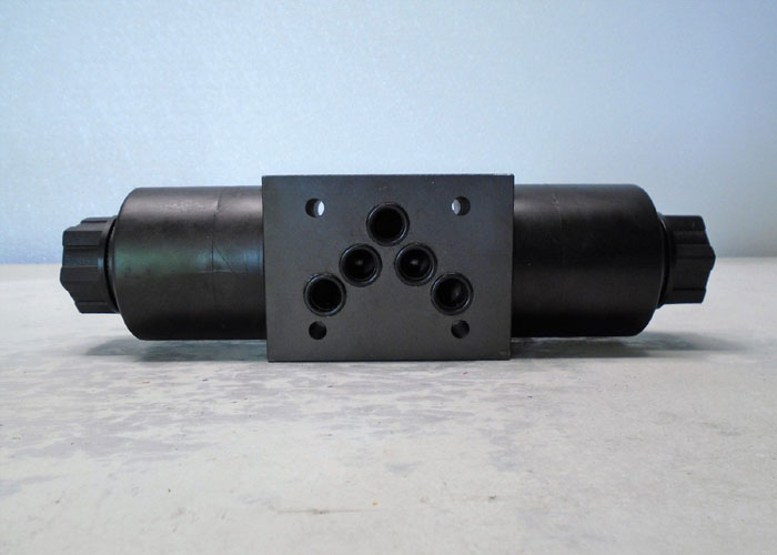 Hyvair Directional Valve D05SD-2B-24D-35
