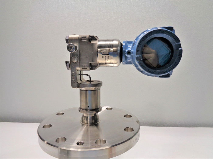 Rosemount Pressure Transmitter, 4" 150# Flange & Tube Body