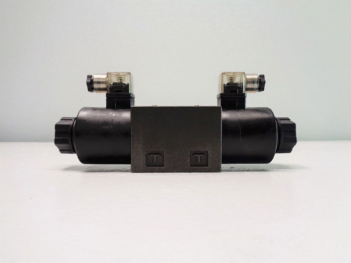 Hyvair Directional Valve D05SD-2B-24D-35