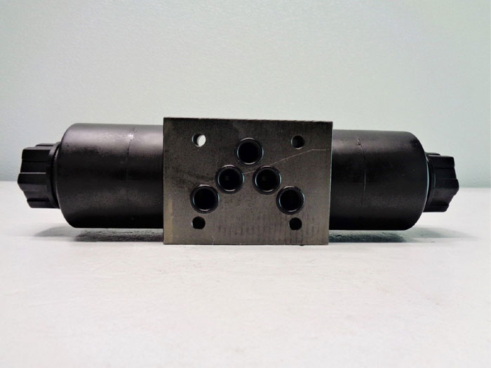 Hyvair Directional Valve D05SD-2B-24D-35