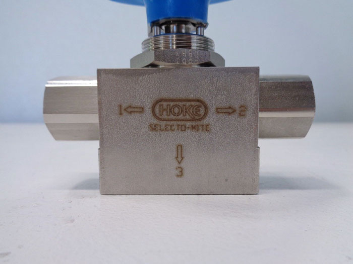 thumbnail image 2 of HOKE Ultramight 3-Way Ball Valve – 1/4" OD Tube, 316SS, 500 Psig, 7065G4Y (New Open Box) 2 of 4