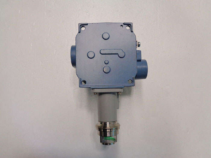 United Electric Controls Pressure Switch J120-173