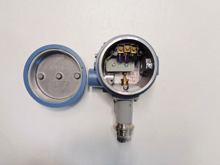 United Electric Controls Pressure Switch J120-173