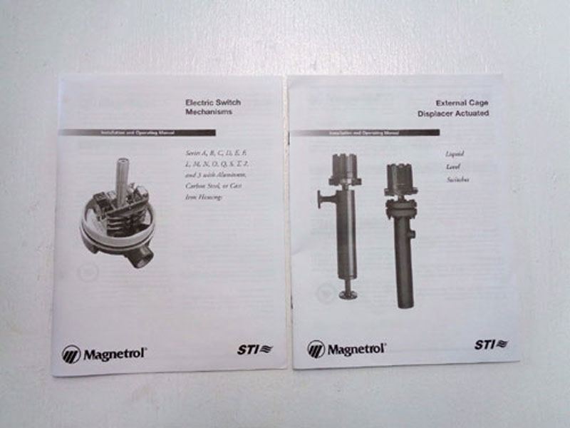 Magnetrol C74-1P40-BNG Actuated External Cage Displacer Liquid Level Switch